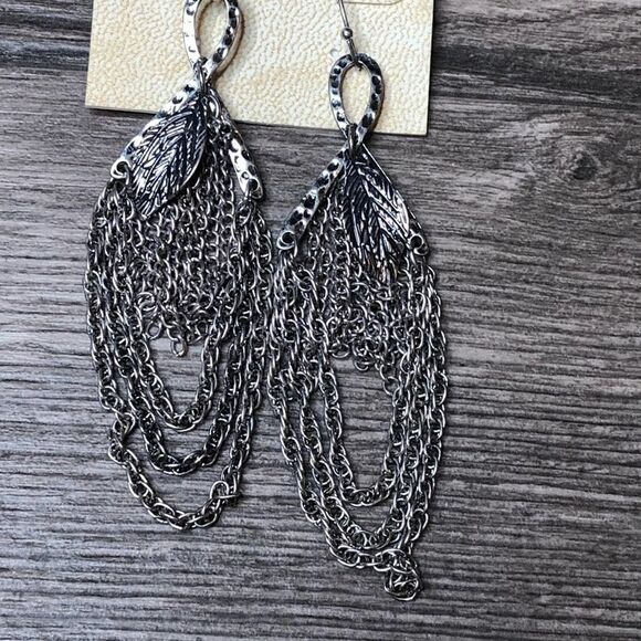 2/$20 Silver leaf and chain metal drop dangle earrings - Picture 1 of 5